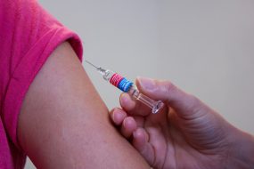 媒體報導《OpView社群口碑資料庫》國內疫苗供不應求 疫苗觀光網路聲量暴漲43倍